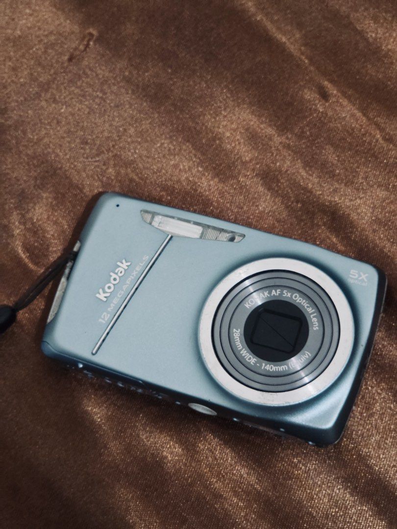 Digicam - Kodak EasyShare M550 (Category: Cameras) located in Cebu City. Submitted by jnmryyy (Listing ID 1466294328, Image 1). Description: Specifications: * 12 Megapixels * 5x Optical Zoom * 28–140mm wide-angle lens * Kodak AF Optical Lens * Built-in flash * LCD display * Compact and lightweight Condition: * Camera is working and takes photos properly * Lens and zoom are working * LCD/display is functional RFS: Decluttering.
