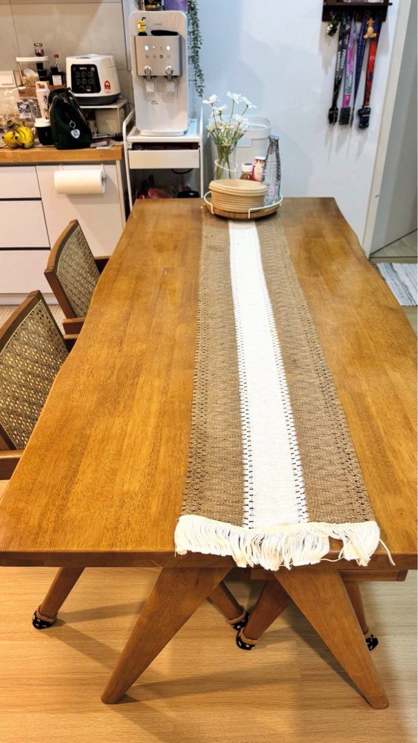 Dining Table (Category: Tables & Sets) located in Gelang Patah. Submitted by diahrazali92 (Listing ID 1466181752, Image 3). Description: Original price rm1990, selling rm1000 negotiable. Prefer self collection. .