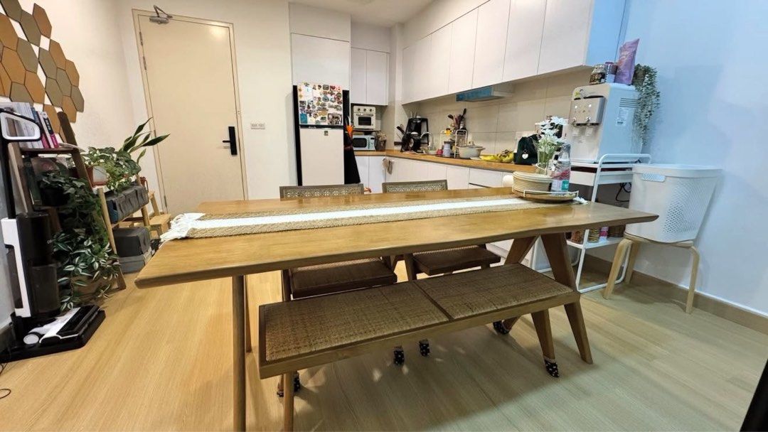 Dining Table (Category: Tables & Sets) located in Gelang Patah. Submitted by diahrazali92 (Listing ID 1466181752, Image 1). Description: Original price rm1990, selling rm1000 negotiable. Prefer self collection. .