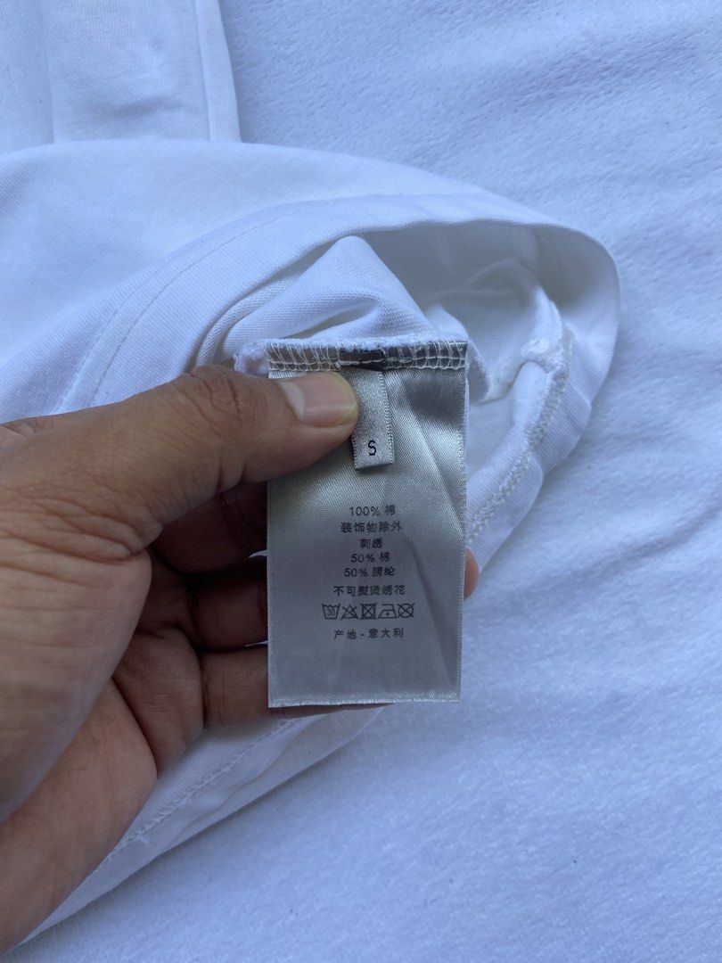 Dior (Category: Tshirts & Polo Shirts ) located in General Santos City (Dadiangas). Submitted by seventythirdpick (Listing ID 1466299268, Image 3). Description: Size. Medium 19.5x26.5 Dot yellow stain Very Good Condition.