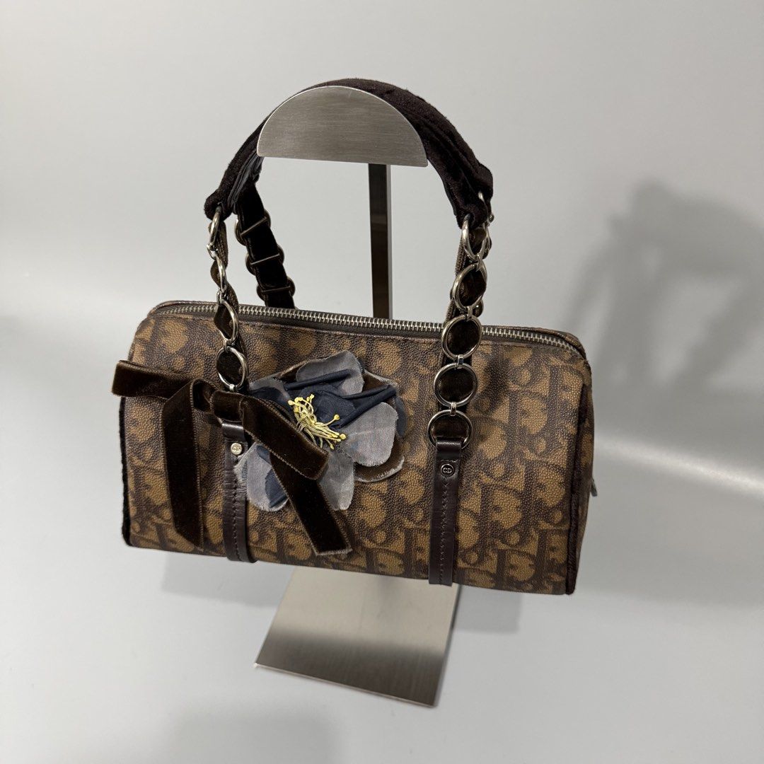 Dior Romantic Bag (Category: Luxury Bags & Wallets) located in San Pedro. Submitted by astron_15 (Listing ID 1466248675, Image 2). Description: Authentic dior Rank AB .