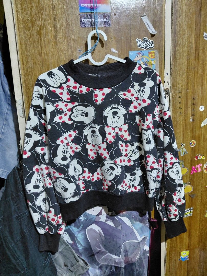 Disney Minnie Mouse Black Sweatshirt Size M (Category: Coats, Jackets and Outerwear) located in Imus. Submitted by frootiloots4103 (Listing ID 1466314632, Image 1). Description: - Item: Disney Minnie Mouse Sweatshirt - Color: Black with all-over Minnie graphic print - Size: Medium (tag inside) - Material/Feel: Cozy fleece lining on the inside, long sleeves, ribbed cuffs and collar - Condition: Great for casual wear and chilly days OPEN FOR NEGO (