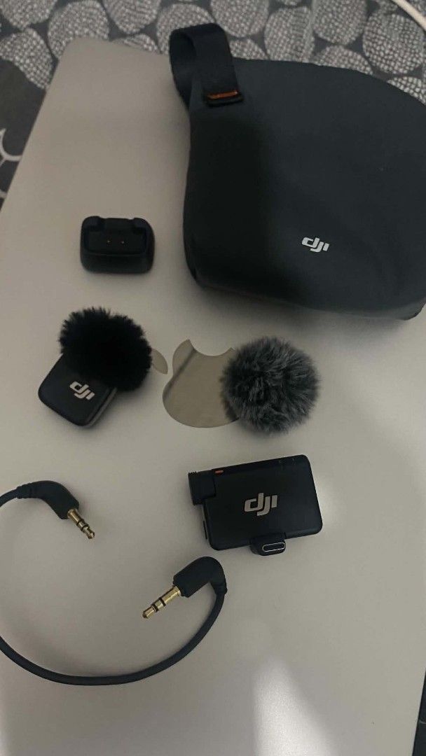 DJI MINI MIC 2 (1TX, 1RX) (Category: Microphones) located in Manila. Submitted by royalwater-108816 (Listing ID 1466157274, Image 1). Description: FOR SALE ‼️ DJI MIC MINI 2 (1 Mic + 1 Transmitter+ Charging dock | Type C) - Complete accesories - used rarely - Selling Price P3,000 -RSF: Rarely used and need funds MEET UP: Any Lrt 1 Station.