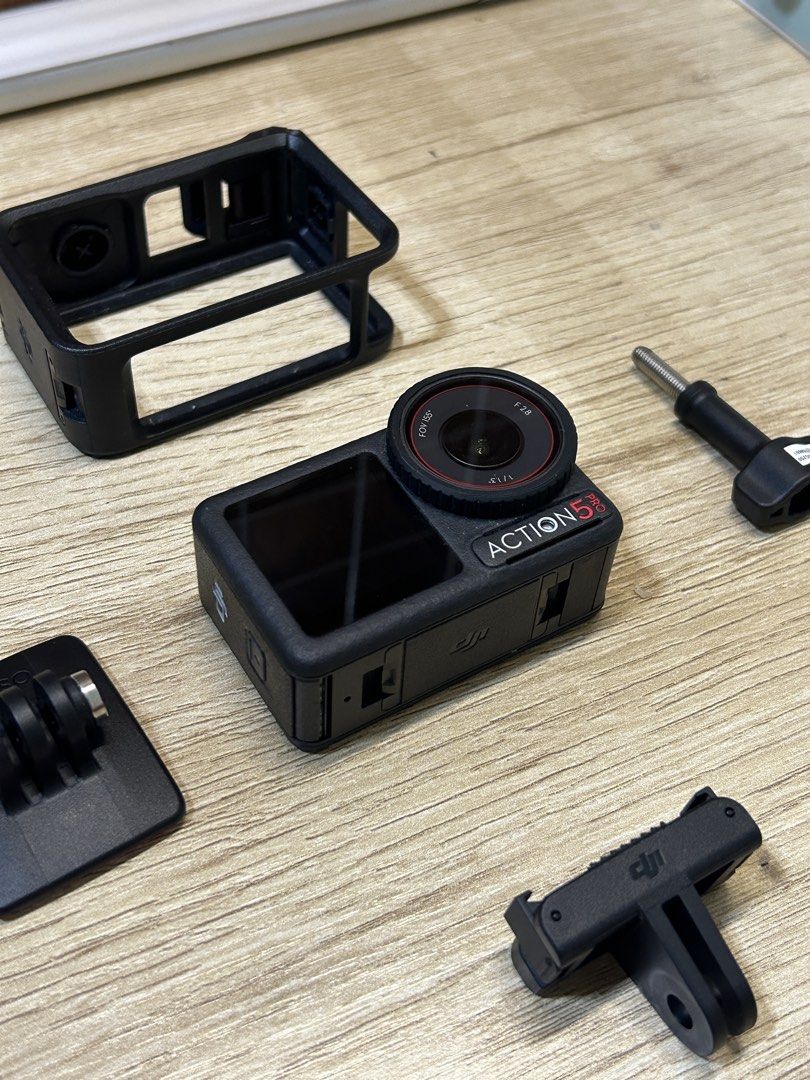 DJI Osmo Action 5 Pro — STANDARD EDITION (Category: Cameras) located in San Pedro. Submitted by violaetas (Listing ID 1466280888, Image 2). Description: ‼️ COMES WITH THE BOX AND ORIGINAL INCLUSIONS WITH ORIGINAL SANDISK SD CARD AND CARD READER ‼️ • Used twice (has been used under water once) • Minor issue: may struggle when it comes to opening the charging port, but it opens naman • Very minimal signs of usage, doesn’t affect performance • Meet-