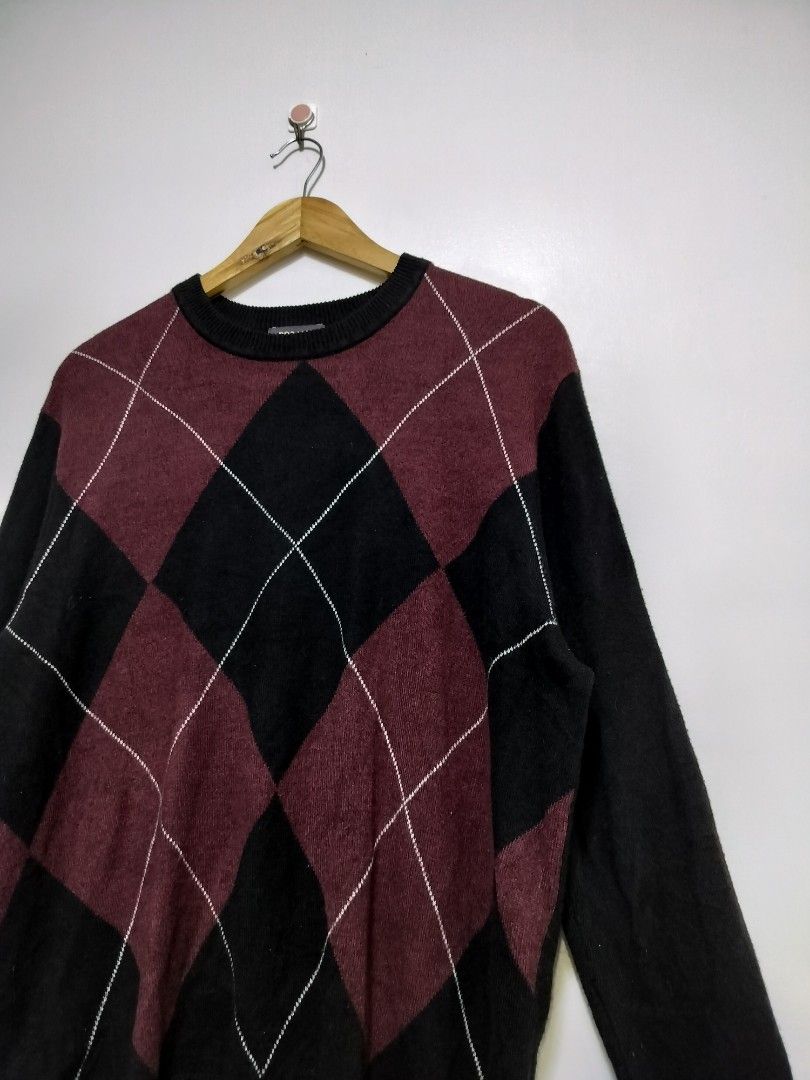 Dockers Argyle Knitted Sweater (Category: Coats, Jackets and Outerwear) located in Taguig. Submitted by thriftybounce (Listing ID 1466231127, Image 2). Description: Fit : L Width : 23 Length : 27 Color Rate : 9.5/10 Issue : None.