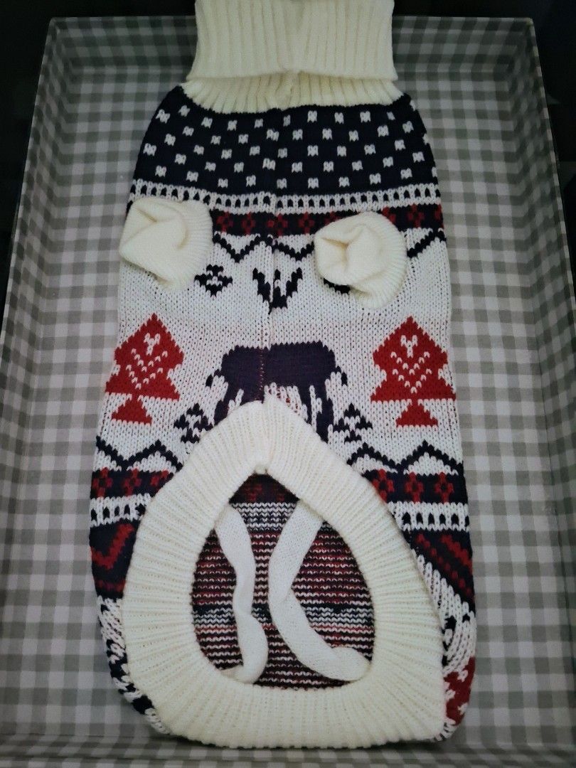 Knitted Dog Cat Christmas Outfit (Category: Homes & Other Pet Accessories) located in Mandaluyong City. Submitted by ilovemyshop (Listing ID 1466210200, Image 3). Description: ❤️ Material : Knitted, stretchable ❤️ size is: Chest - 14 inches Length- 16 inches.