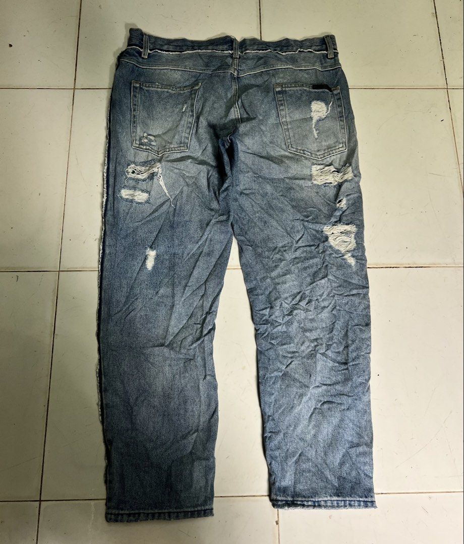 Dolce Gabbana Distressed Jeans (Category: Jeans) located in Iloilo. Submitted by deric.john93 (Listing ID 1466207797, Image 2). Description: size 30-34 waistline 40 length 9 leg opening no flaws excellent condition 9.8/10 color rate Authentic 1500 iloilo city location.