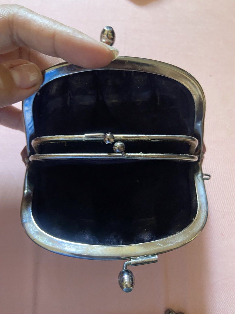 Double kisslock (Category: Wallets & Card holders) located in Calamba. Submitted by mj_sotto22 (Listing ID 1466193289, Image 2). Description: Genuine leather. No flaws .