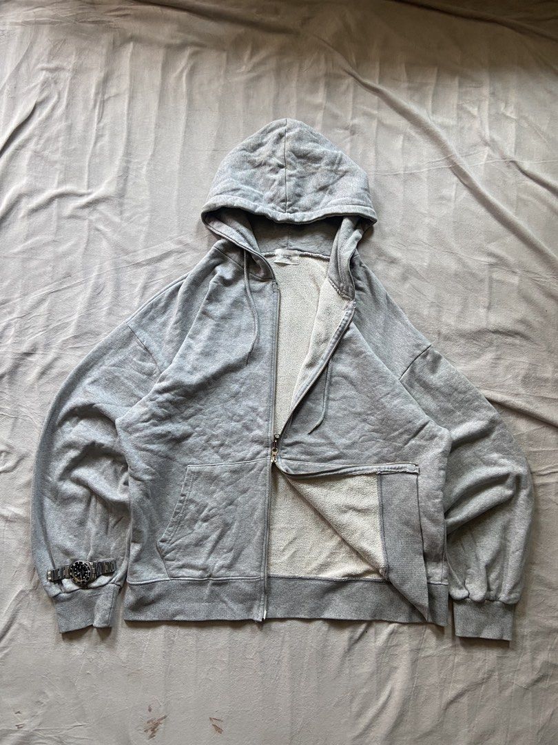 DOUBLE ZIP GREY HOODIE (Category: Coats, Jackets and Outerwear) located in Bacolod City. Submitted by clerkhexx (Listing ID 1466321619, Image 2). Description: DOUBLE ZIP GRAY HOODIE ( BOXY FIT ) Brand: L.A.B STUDIO Measurements: WIDTH 24 LENGHT 26 Mine: 350 Condition of this item 10 - color rate 10- need hard wash Check every photos for conditions of the item.