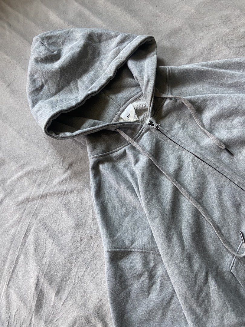 DOUBLE ZIP GREY HOODIE (Category: Coats, Jackets and Outerwear) located in Bacolod City. Submitted by clerkhexx (Listing ID 1466321706, Image 3). Description: DOUBLE ZIP GREY HOODIE BOXY FIT Brand: TOFFE Measurements: WIDTH 25 LENGHT 25 Mine: 350 Condition of this item 10 - color rate 10- issue need hard wash Check every photos for conditions of the item.