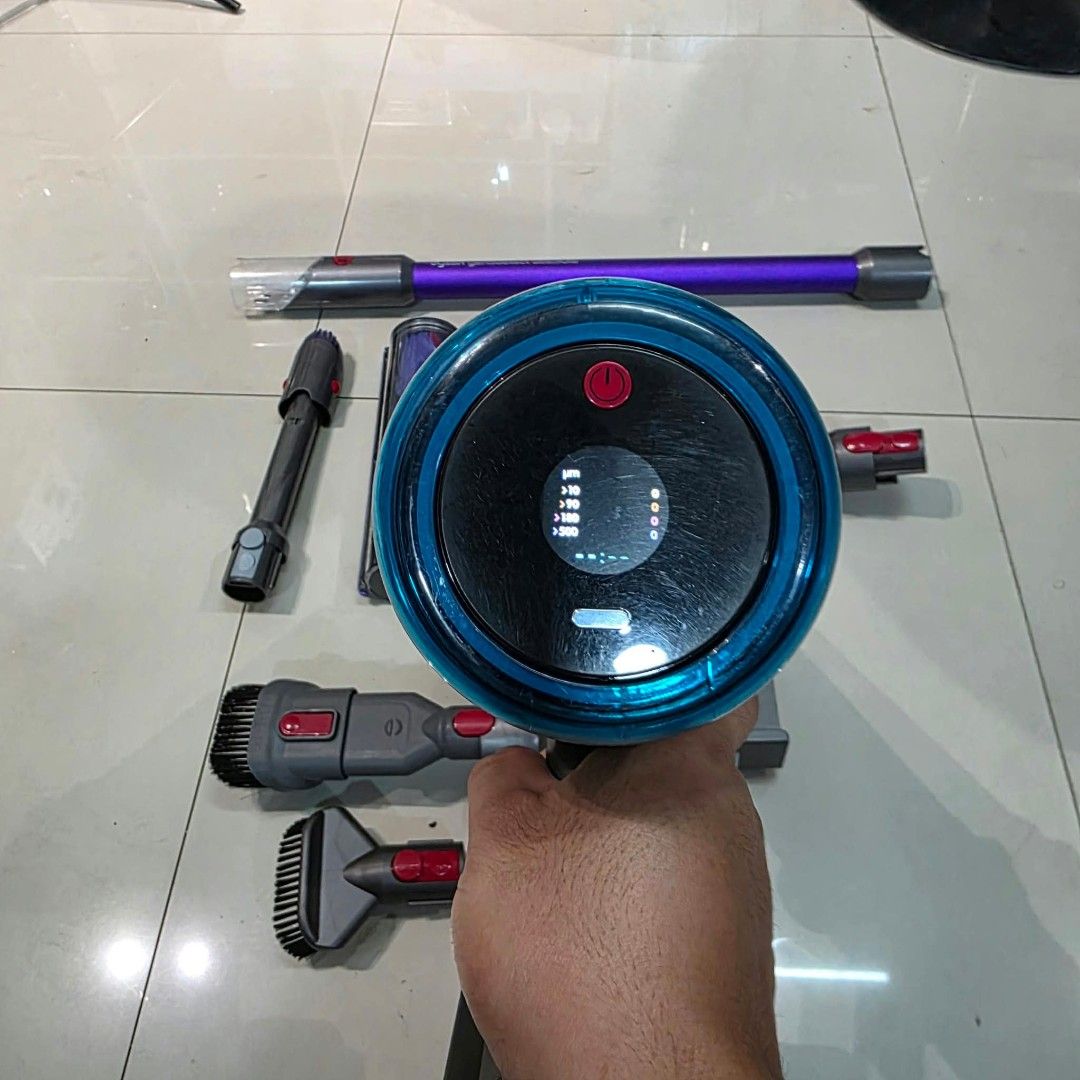 DYSON GEN 5 DETECT CORDLESS VACUUM (Category: Vacuum Cleaner & Housekeeping) located in Bulacan. Submitted by iamvanillapeach (Listing ID 1466263873, Image 2). Description: Dyson gen 5 detect cordless vacuum. Used /good working condition/used filter. With 30 days service warrany. 📩.