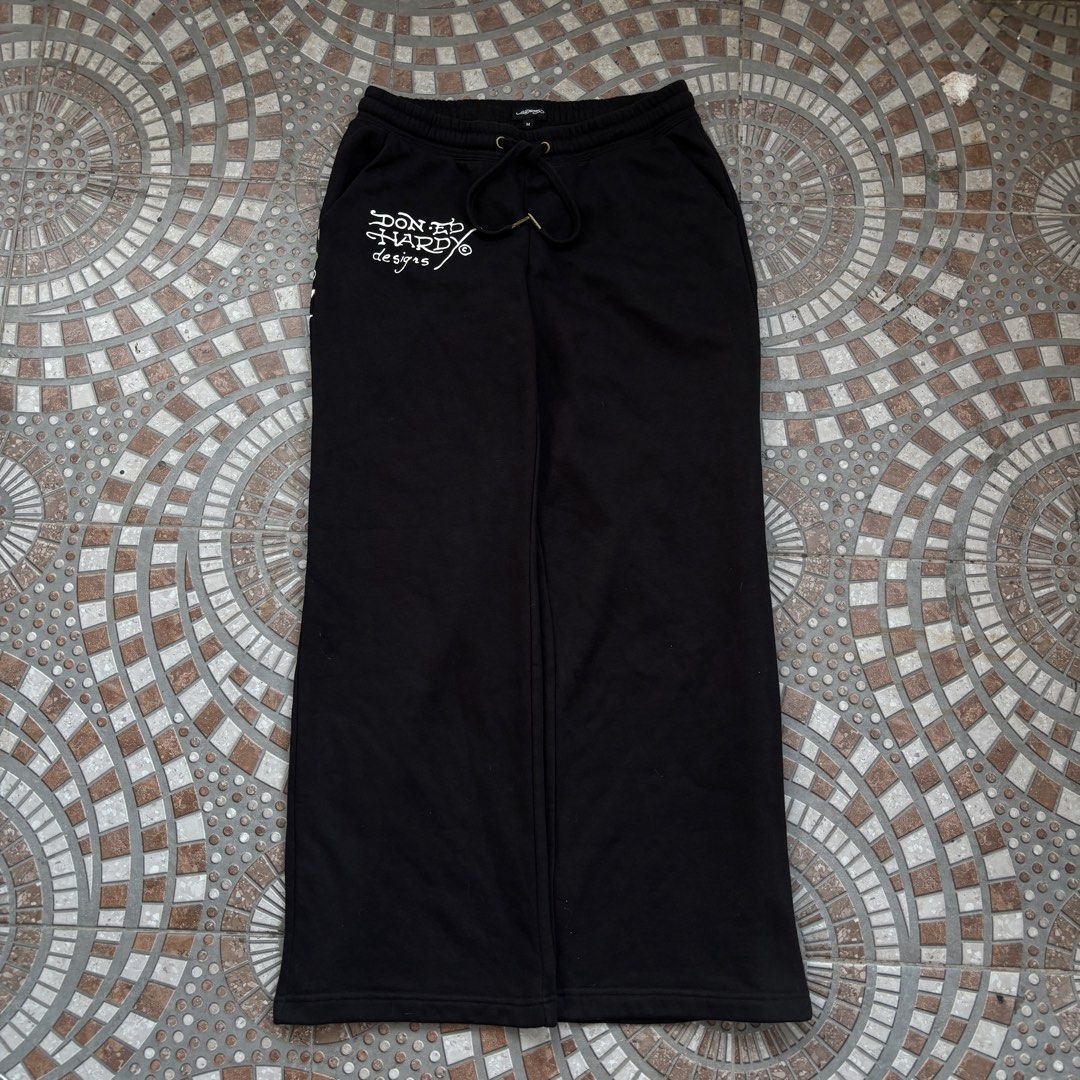 Ed hardy sweat black pants (Category: Joggers) located in Tarlac. Submitted by mattyhealy (Listing ID 1466334930, Image 1). Description: dm for details.