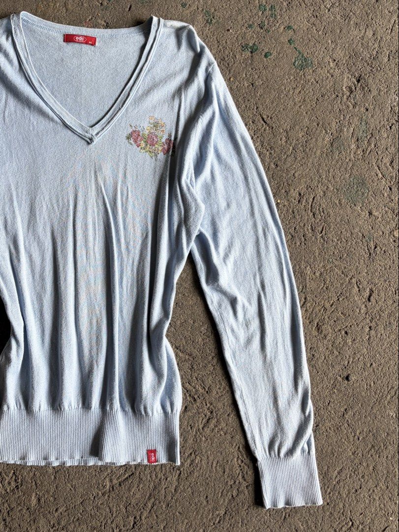 EDC by Esprit Light Blue V-Neck Graphic Sweater (Category: Longsleeves) located in Quezon City. Submitted by ward.drobe (Listing ID 1466195083, Image 2). Description: Edc longsleeve top Size X-XL.
