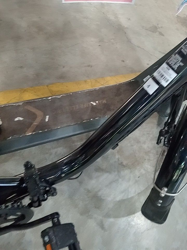 Electric folding bike (Category: Bicycles) located in Manila. Submitted by elaine838 (Listing ID 1466232604, Image 2). Description: electric folding bike inclusion: charger, adapt, key.