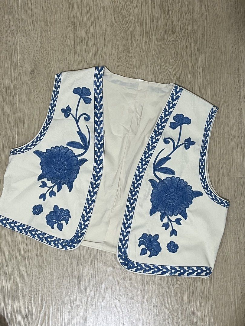 Embroidered Open Front Vest (Blue & White) (Category: Sleeveless) located in Cavite. Submitted by prlvdbydn (Listing ID 1466267787, Image 2). Description: - preloved item - super nice vest to elevate basic outfits - can fit medium to large RFS: decluttering .