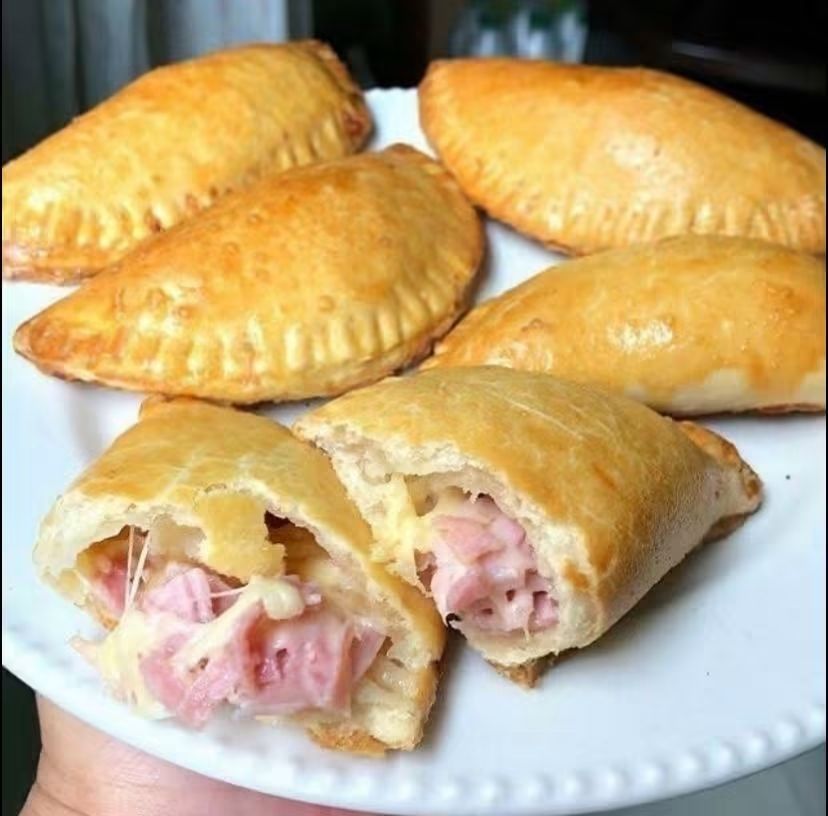 Empanada pack of 6 for only 100 (Category: Chilled & Frozen Food) located in General Trias. Submitted by celeri888 (Listing ID 1466166509, Image 2). Description: empanada frozen different falvors garantisadong masarap lahat ng flavor message or call for order we accept bulk order . reseller are welcome..