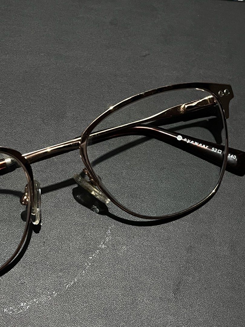 EO Cat eye clip on multicoated eyeglasses (Category: Sunglasses & Eyewear) located in Quezon City. Submitted by akikekoku (Listing ID 1466219817, Image 3). Description: Nectar Eyewear S.Gold Magnetic Eyeglasses Clip On.