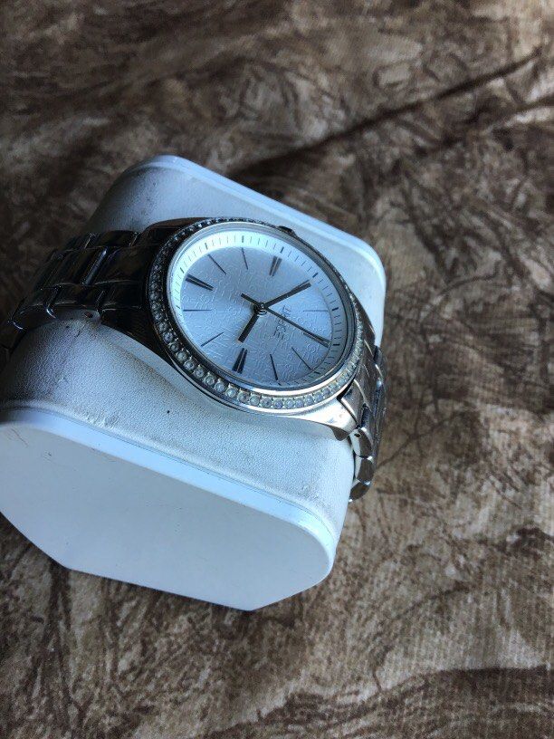 Esprit Quartz authentic (Category: Luxury Watches) located in Baguio. Submitted by agozun61 (Listing ID 1466162375, Image 3). Description: Quartz authentic stainless steel.good running condition .