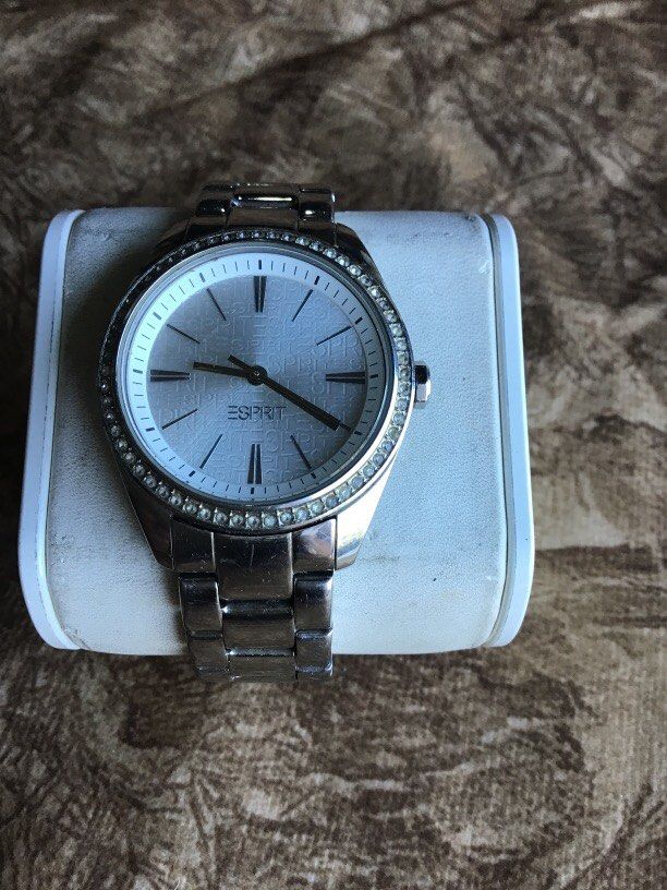 Esprit Quartz authentic (Category: Luxury Watches) located in Baguio. Submitted by agozun61 (Listing ID 1466162375, Image 1). Description: Quartz authentic stainless steel.good running condition .