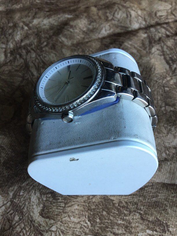 Esprit Quartz authentic (Category: Luxury Watches) located in Baguio. Submitted by agozun61 (Listing ID 1466162375, Image 2). Description: Quartz authentic stainless steel.good running condition .