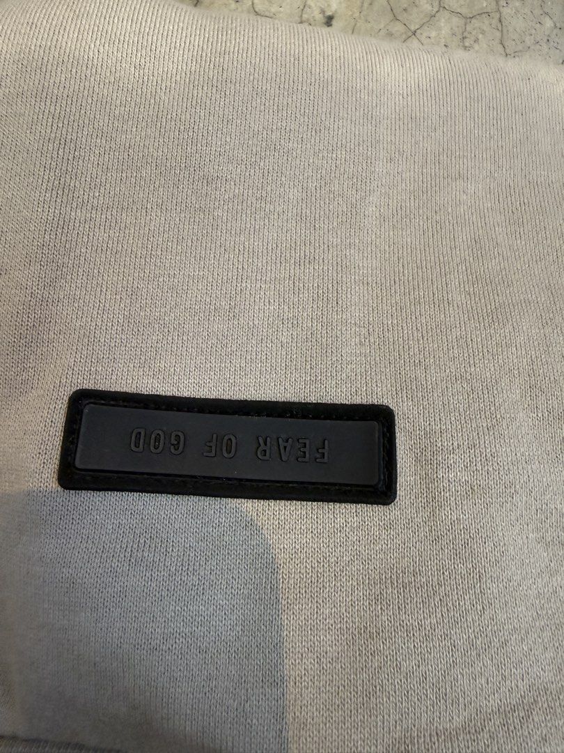 Essentials FOG FW23 Crewneck (Category: Tshirts & Polo Shirts ) located in Manila. Submitted by tindero-ng-damit (Listing ID 1466296375, Image 3). Description: Brand new with hangtag and ziplock Size medium fits XL 26 width x 28 .