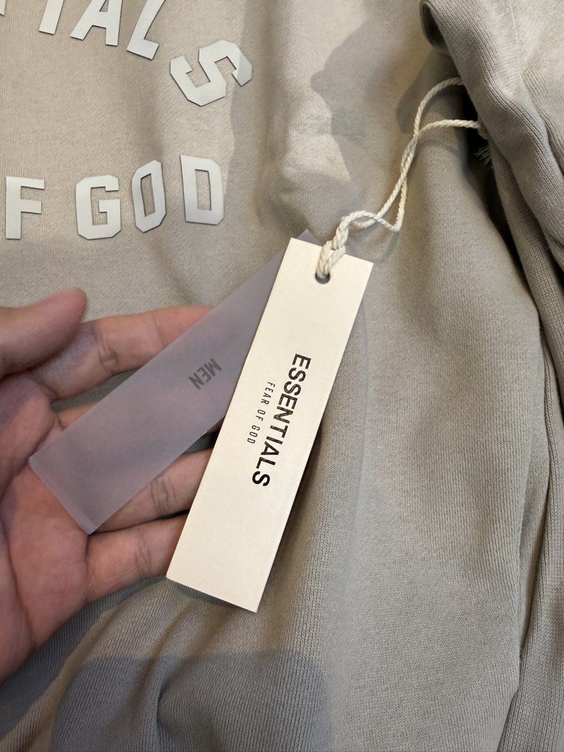 Essentials FOG FW23 Crewneck (Category: Tshirts & Polo Shirts ) located in Manila. Submitted by tindero-ng-damit (Listing ID 1466296375, Image 2). Description: Brand new with hangtag and ziplock Size medium fits XL 26 width x 28 .