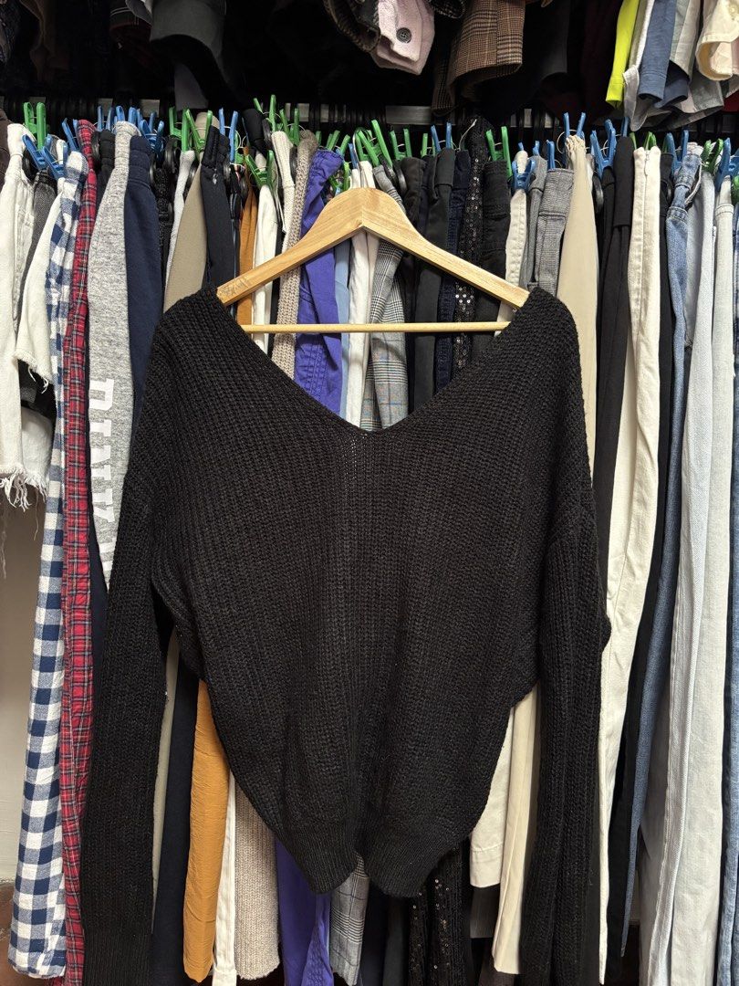 fashionnova knitted longsleeve (Category: Longsleeves) located in Pila. Submitted by isabelasthriftclothes (Listing ID 1466300271, Image 1). Description: .