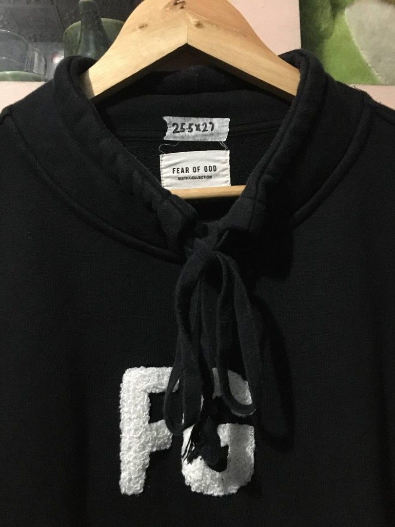 Fear of God Mock Neck FG Pullover 💎 (Category: Coats, Jackets and Outerwear) located in Tuguegarao City. Submitted by dip_thrifts (Listing ID 1466211037, Image 2). Description: Fear of God Sixth Collection Mock Neck FG Pullover 💎 26 width × 28 length Best fit large to xl 9.5/10 color rate or better 9.5/10 condition or better Carpet type mid FG design Complete tags No issue.
