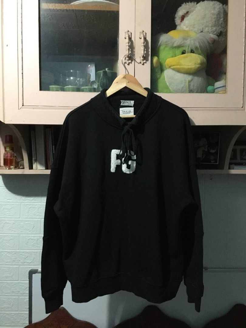 Fear of God Mock Neck FG Pullover 💎 (Category: Coats, Jackets and Outerwear) located in Tuguegarao City. Submitted by dip_thrifts (Listing ID 1466211037, Image 1). Description: Fear of God Sixth Collection Mock Neck FG Pullover 💎 26 width × 28 length Best fit large to xl 9.5/10 color rate or better 9.5/10 condition or better Carpet type mid FG design Complete tags No issue.