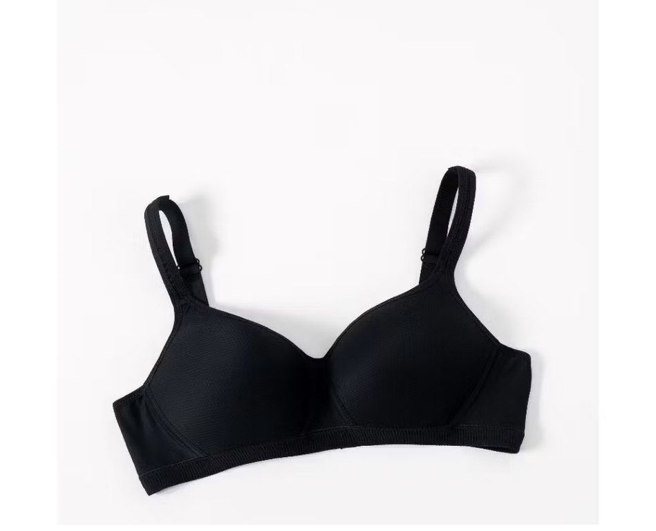 Felancy Basic Comfort Wireless Bra (Category: New Undergarments & Loungewear) located in Hulu Langat. Submitted by nrullntsha (Listing ID 1466299079, Image 2). Description: - Brand: Felancy - Colors: Black & Nude - Design: Wireless with seamless molded cups - Fabric: Soft textured material for all-day comfort - Support: Adjustable dual straps and secure wide ribbed underband - Note: Please refer to the sizing guide in the photos.