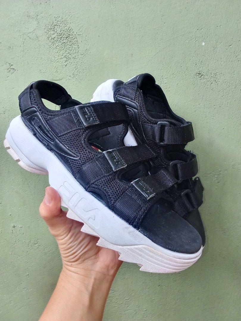 Fila (Category: Flats & Sandals) located in General Santos City (Dadiangas). Submitted by ukayonlineshoppe (Listing ID 1466175320, Image 3). Description: excellent condition.