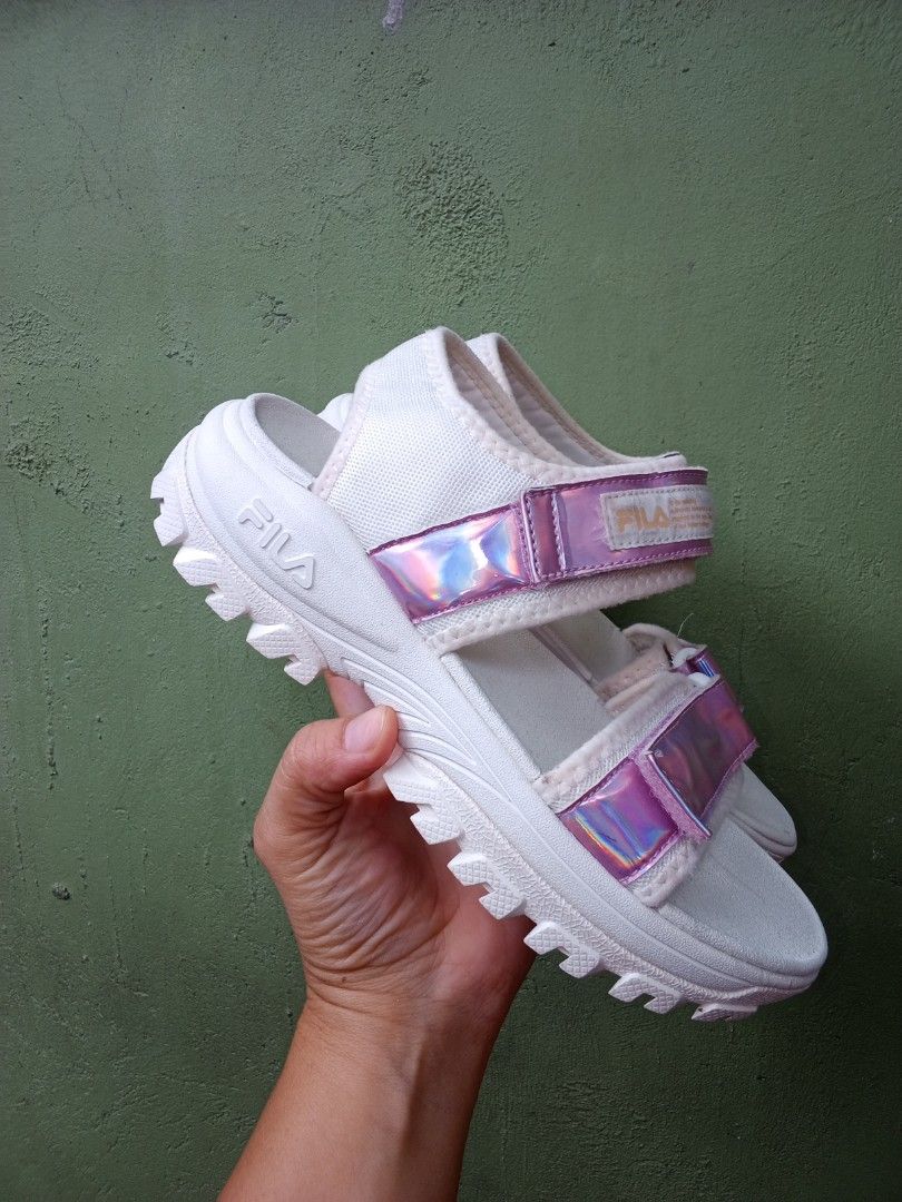 Fila (Category: Flats & Sandals) located in General Santos City (Dadiangas). Submitted by ukayonlineshoppe (Listing ID 1466267804, Image 3). Description: excellent condition.