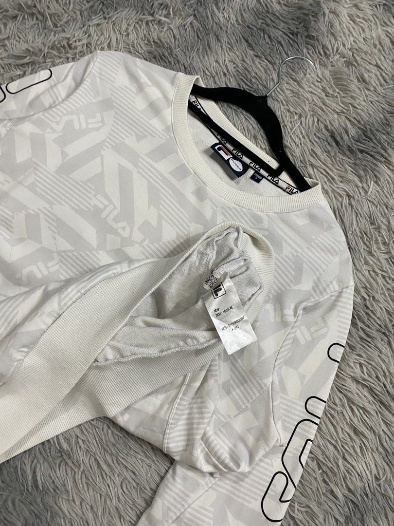 Fila Sweater (Category: Coats, Jackets and Outerwear) located in Manila. Submitted by kurtmnla (Listing ID 1466304966, Image 3). Description: Fila Sweater -Size M FIT / Unisex -Condition 9.5/10 -Dimes 20x25 -issue Minimal Dirt Quezon city.