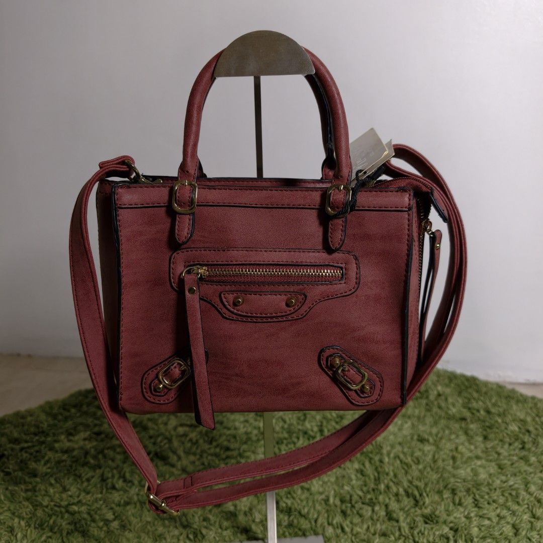 Firano Leather Hand Bag with Sling (Category: Cross-body Bags) located in Antipolo. Submitted by millennialthrifter (Listing ID 1466330616, Image 1). Description: 🍷 FIRANO WINE RED HAND BAG WITH SLING - 800 PESOS ✅Brand: Firano ✅Brand new condition 💛 ✅With original FIRANO tags ✅Handbag + sling ✅Color: Deep, muted red with burgundy/wine undertones ✅Multiple compartments ✅With gold tone hardwares.