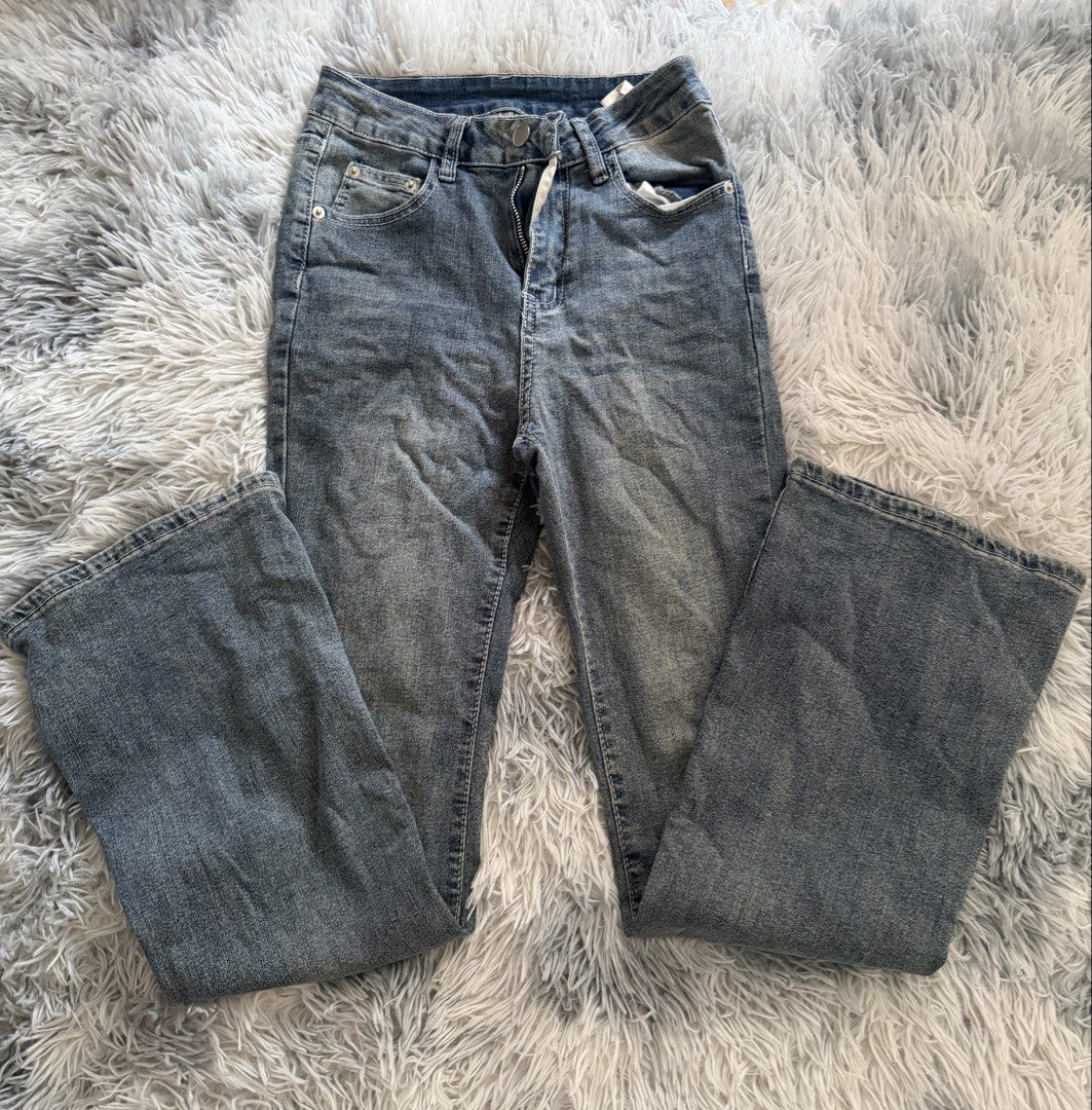 Flare Bootcut Jeans XS (Category: Jeans) located in Legazpi City. Submitted by chindecluttrs (Listing ID 1466195644, Image 1). Description: - Style: Blue denim flare jeans with a slightly faded wash - Fit: High-rise - Closure: Standard button and zipper fly .