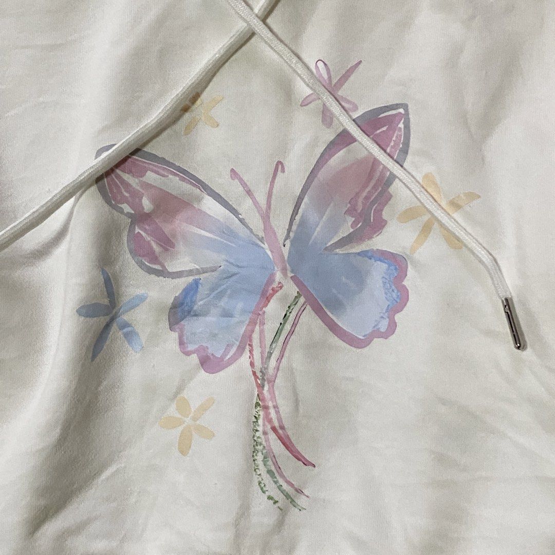Flora Butterfly Hoodie (Category: Coats, Jackets and Outerwear) located in Ajuy. Submitted by savvyclassics (Listing ID 1466307369, Image 2). Description: W:21 L:16.