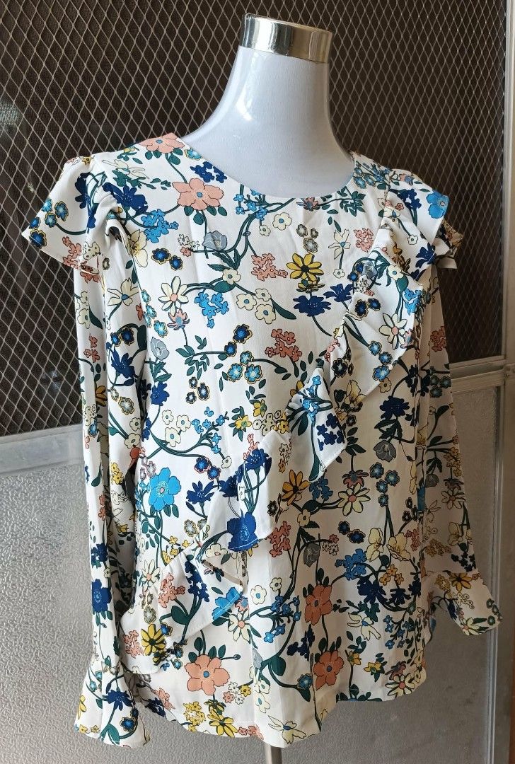 Floral Long Sleeve Ruffle Blouse (Category: Longsleeves) located in Cebu City. Submitted by violacloset (Listing ID 1466224240, Image 2). Description: Measurements: length: 24 width: 19 1/2.