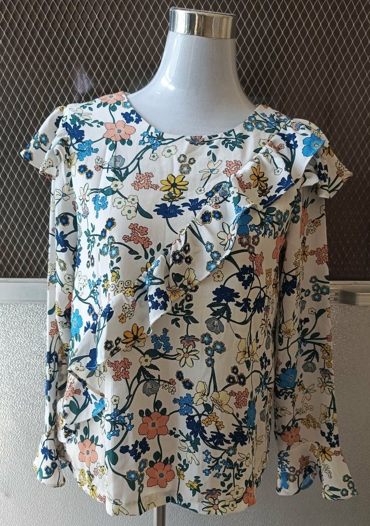 Floral Long Sleeve Ruffle Blouse (Category: Longsleeves) located in Cebu City. Submitted by violacloset (Listing ID 1466224240, Image 1). Description: Measurements: length: 24 width: 19 1/2.