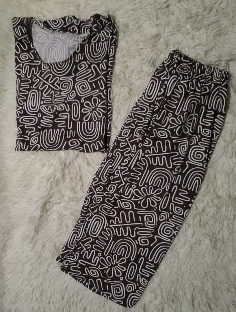 Terno Short and Pajama (Category: Sets or Coordinates) located in Quezon City. Submitted by ennailzki14 (Listing ID 1466169825, Image 3). Description: - Comfy pyjamas set includes matching top and trousers - Soft, breathable fabric for all-night comfort - Elastic waistband on pants for a secure and flexible fit - Available in pretty floral prints and chic abstract designs - Low-maintenance: easy to wash and quick to dry - Perfect for sleeping or 