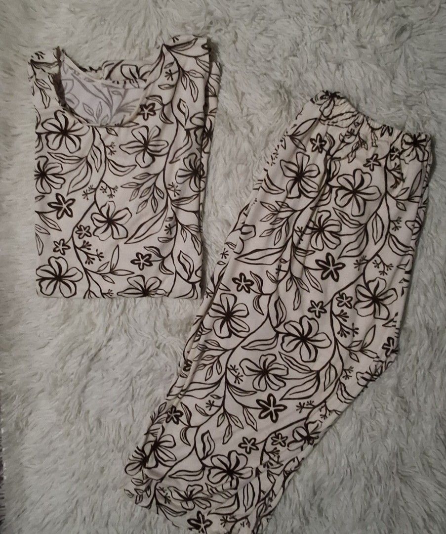 Terno Short and Pajama (Category: Sets or Coordinates) located in Quezon City. Submitted by ennailzki14 (Listing ID 1466169825, Image 1). Description: - Comfy pyjamas set includes matching top and trousers - Soft, breathable fabric for all-night comfort - Elastic waistband on pants for a secure and flexible fit - Available in pretty floral prints and chic abstract designs - Low-maintenance: easy to wash and quick to dry - Perfect for sleeping or 