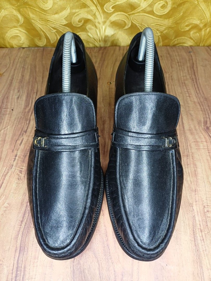 Florsheim Penny Loafers ◾️👞 (Category: Dress Shoes) located in Quezon City. Submitted by jstreetsole (Listing ID 1466160332, Image 1). Description: Florsheim Penny Loafers ◾️👞 Size 8D / 42 , 26 cm 📏 ✅Secondhand ✅Excellent Condition ✅Leather ✅️Made in India •💰 Payment Method. G-cash or meet up around Qc Commonwealth - Cod Along Metro manila •Can do Via. -Lalamove 🏍 -Jnt 🚌 -Lbc 🚌 Price: 900 Direct message for more details..