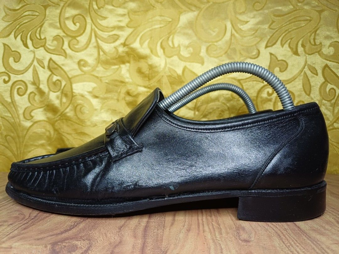 Florsheim Penny Loafers ◾️👞 (Category: Dress Shoes) located in Quezon City. Submitted by jstreetsole (Listing ID 1466160332, Image 2). Description: Florsheim Penny Loafers ◾️👞 Size 8D / 42 , 26 cm 📏 ✅Secondhand ✅Excellent Condition ✅Leather ✅️Made in India •💰 Payment Method. G-cash or meet up around Qc Commonwealth - Cod Along Metro manila •Can do Via. -Lalamove 🏍 -Jnt 🚌 -Lbc 🚌 Price: 900 Direct message for more details..