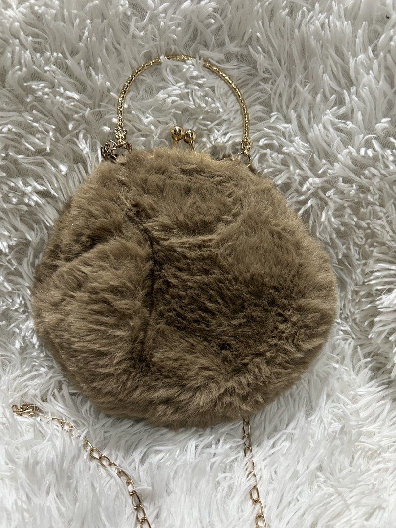 Fluppy Fur Sling (Category: Cross-body Bags) located in Pasig City. Submitted by minminreyn (Listing ID 1466280574, Image 3). Description: Brandnew 350 ko pa to nabili No issue Malinis Cavite Jnt/lalamove Gcash payment.