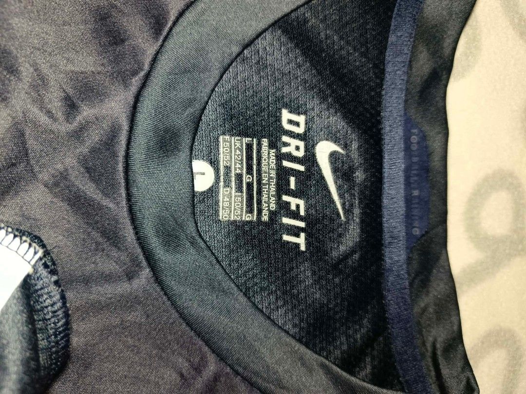 Fly Emirates (Category: Activewear) located in Trento. Submitted by thrifting_ni_dar (Listing ID 1466272433, Image 3). Description: 500 Free shipping As New Condition pm Lang mga kuyss.
