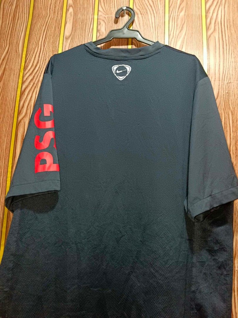 Fly Emirates (Category: Activewear) located in Trento. Submitted by thrifting_ni_dar (Listing ID 1466272433, Image 2). Description: 500 Free shipping As New Condition pm Lang mga kuyss.