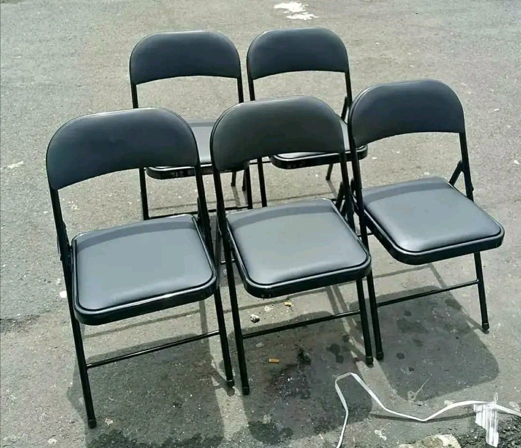 FOLDABLE PADDED CHAIR (Category: Chairs) located in Manila. Submitted by bambooreye87652 (Listing ID 1466294154, Image 2). Description: .