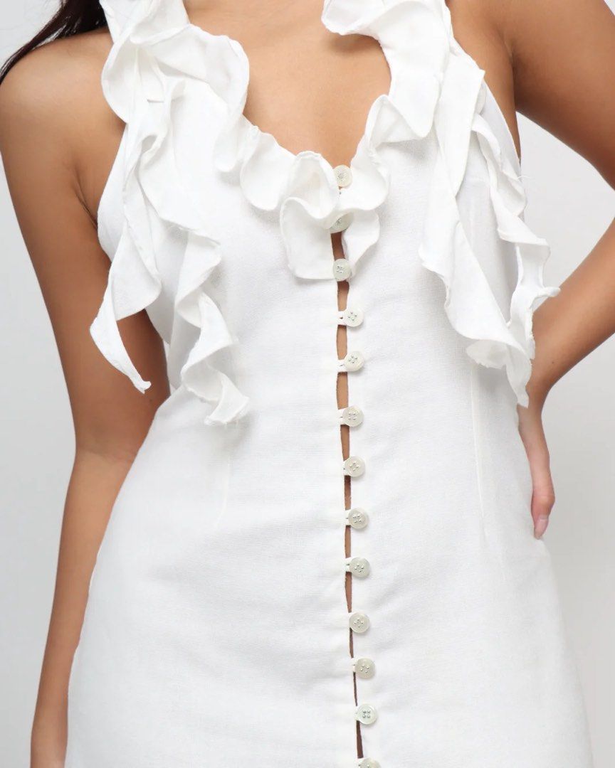 FOR RENT: White Ruffle Long Halter Backless Dress (Category: Dresses) located in Paranaque City. Submitted by prelovedbyleigh (Listing ID 1466257751, Image 2). Description: Bust: 32, Waist: 25, Hips: 36 The Paloma Modular Dress combines breathable linen with a soft 100% cotton lining. Its innovative design features a modular ruffle and adjustable neck length system, using hidden buttons that secure ruffles discreetly inside the skirt lining. Pair