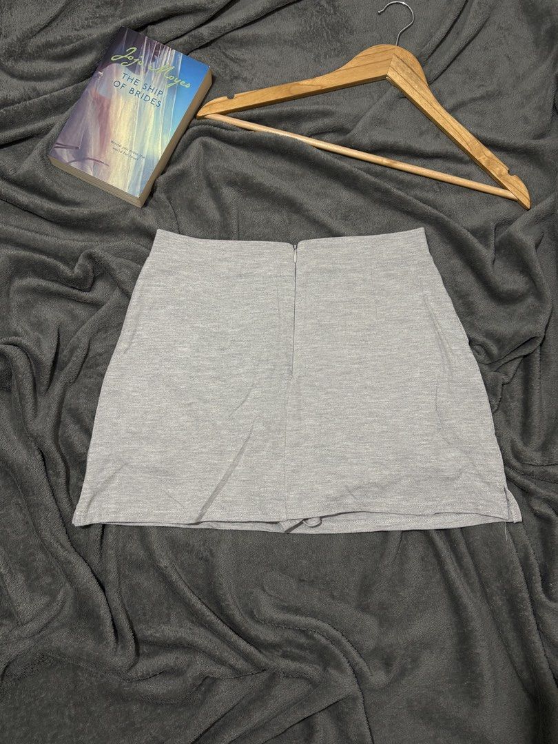 Forever 21 Gray Skort Size 28-29 (Category: Skirts) located in General Trias. Submitted by hiraethcullen (Listing ID 1466329634, Image 3). Description: Waist | 28-29 Length - 13 Direct JNT 📍 General Trias Cavite .
