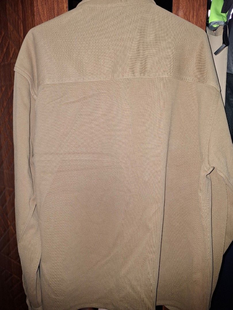 Forever 21 Men's Oversized Workwear (Category: Coats, Jackets and Outerwear) located in Manila. Submitted by haniel29 (Listing ID 1466224758, Image 2). Description: - Color may vary due to lighting - RFS: Decluttering.