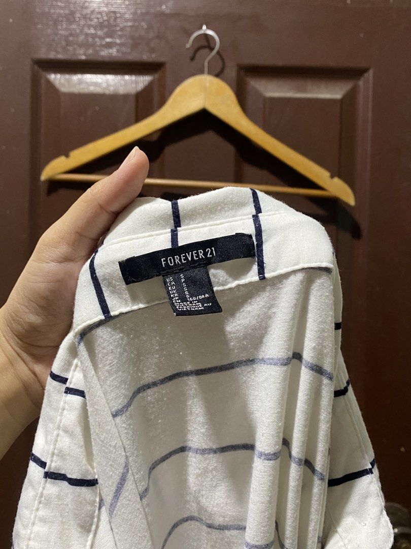 Forever 21 Striped Tie-Front Sleeveless Collared Top (Category: Sleeveless) located in Calamba. Submitted by soleilcollections.ph (Listing ID 1466237334, Image 2). Description: Small-medium.